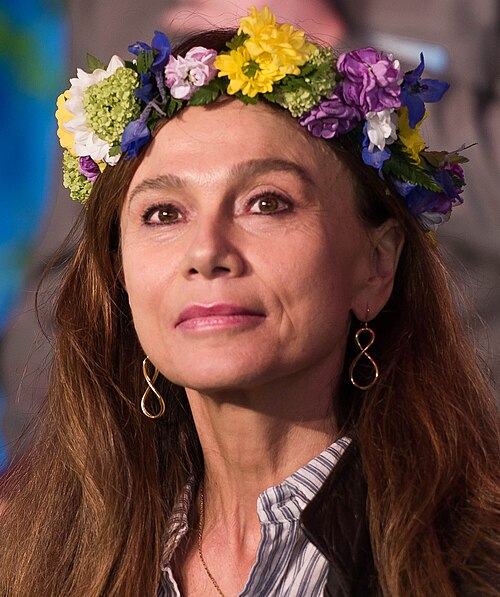 Лена Олин